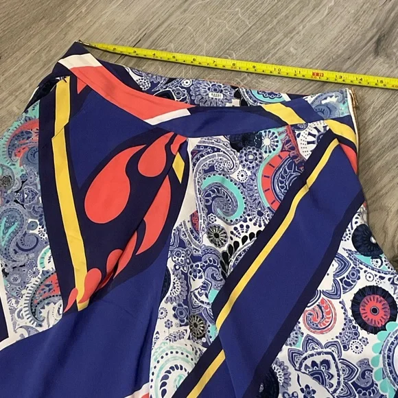 Kit and Ace Multicolor Silky Wide Leg Pants with rose side zipper and pockets. - Picture 7 of 10